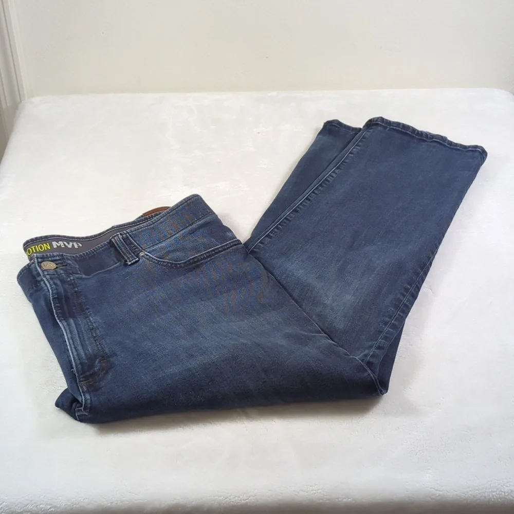 LEE Extreme Motion jeans 45/46 x 31/32 EUC - Picture 5 of 5